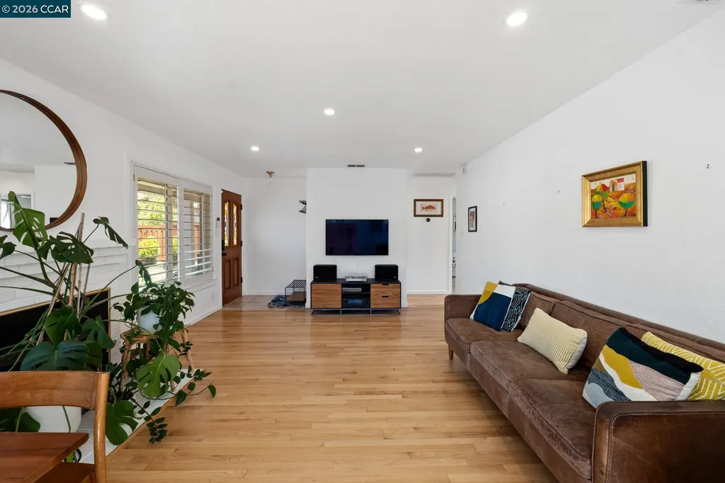 2420 Doidge Avenue Pinole CA 94564