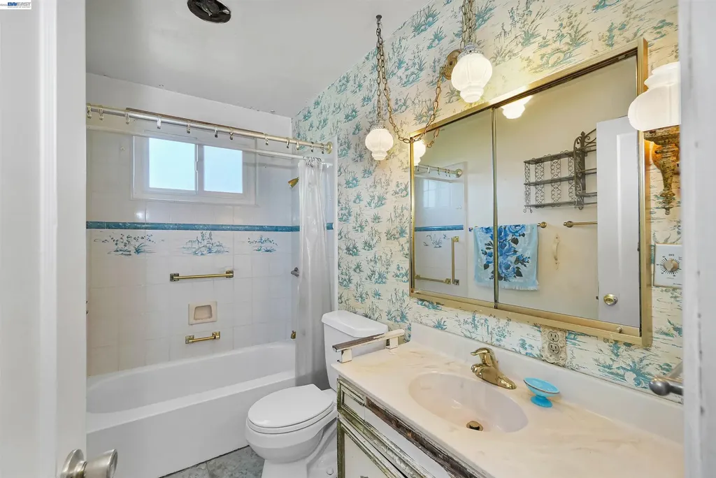 26462 Stanwood Avenue Hayward CA 94544