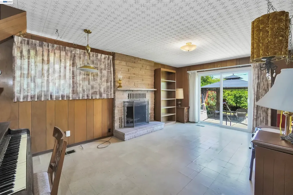 26462 Stanwood Avenue Hayward CA 94544