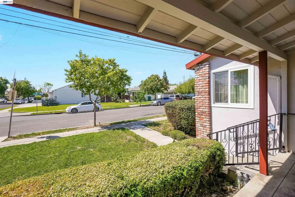 26462 Stanwood Avenue Hayward CA 94544