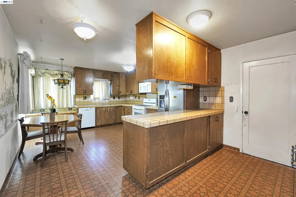 26462 Stanwood Avenue Hayward CA 94544
