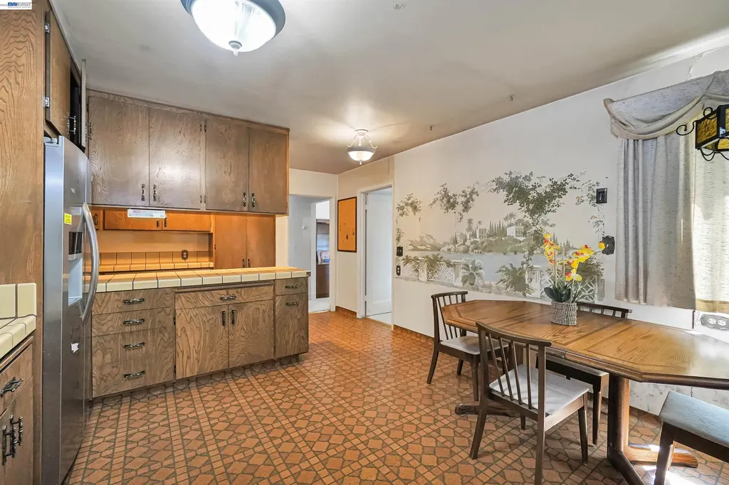 26462 Stanwood Avenue Hayward CA 94544