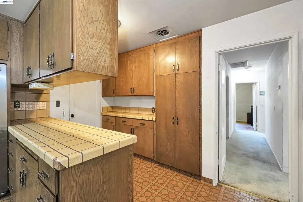 26462 Stanwood Avenue Hayward CA 94544