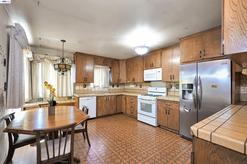26462 Stanwood Avenue Hayward CA 94544