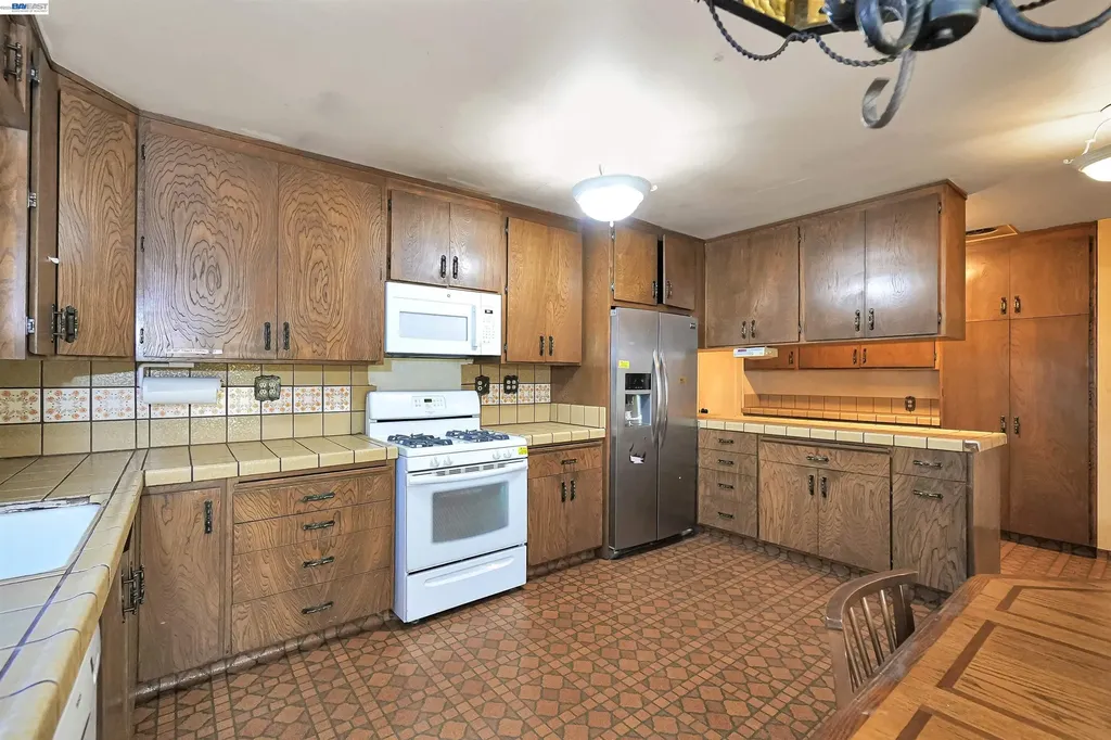 26462 Stanwood Avenue Hayward CA 94544