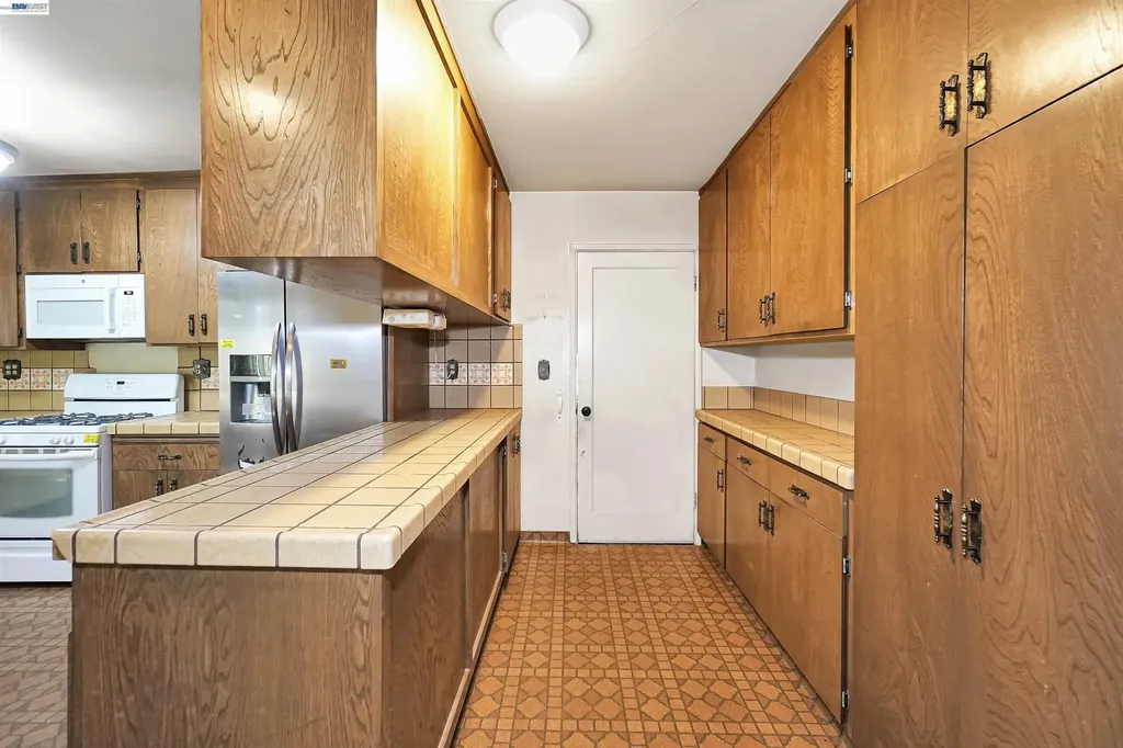 26462 Stanwood Avenue Hayward CA 94544