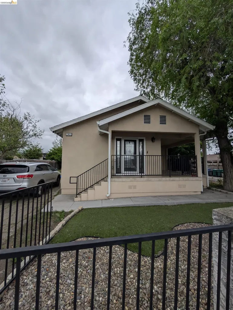 27422 Manon Hayward CA 94544