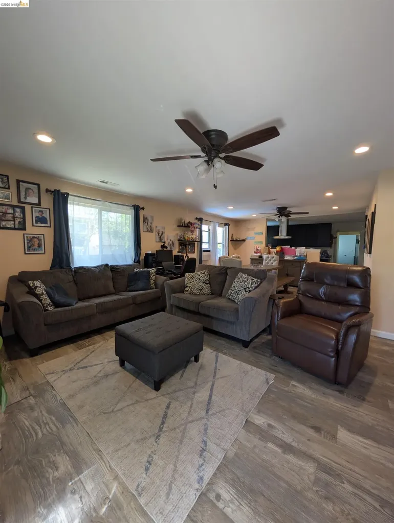 27422 Manon Hayward CA 94544