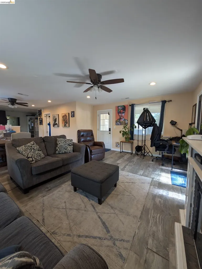 27422 Manon Hayward CA 94544