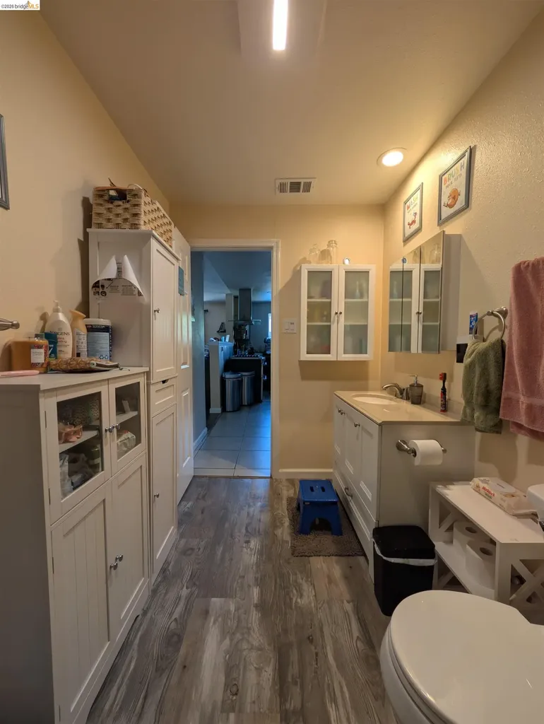27422 Manon Hayward CA 94544