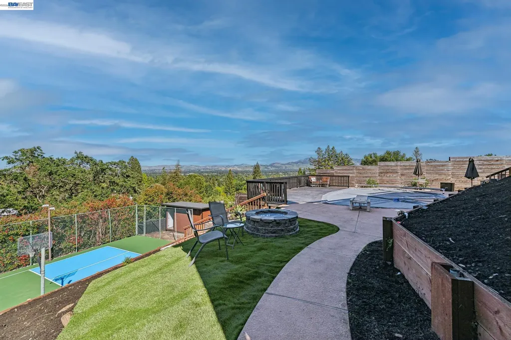 15 Surmont Court Lafayette CA 94549