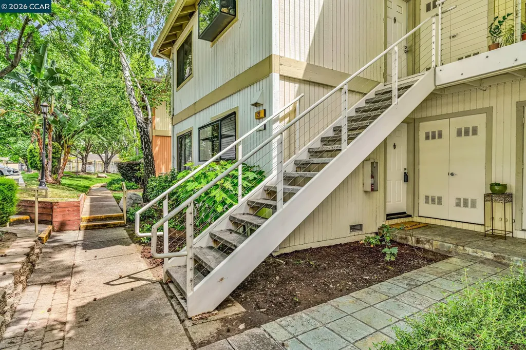 2827 Monument Boulevard Concord CA 94520