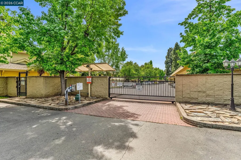 2827 Monument Boulevard Concord CA 94520