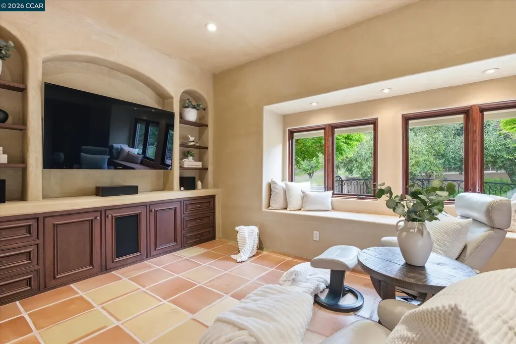 80 Rheem Boulevard Orinda CA 94563