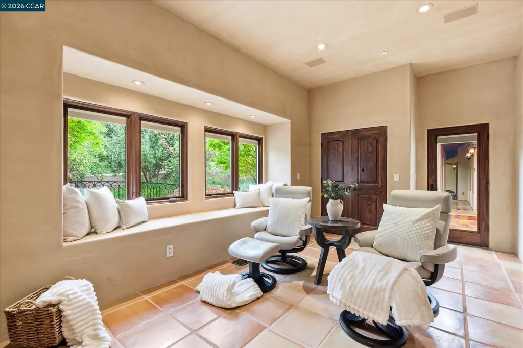 80 Rheem Boulevard Orinda CA 94563