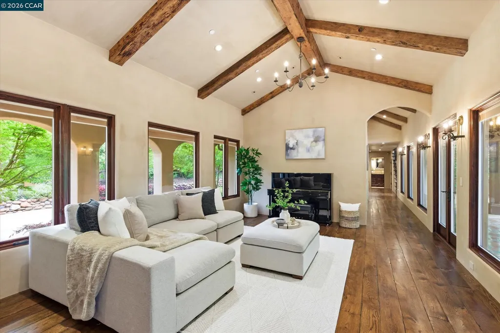 80 Rheem Boulevard Orinda CA 94563