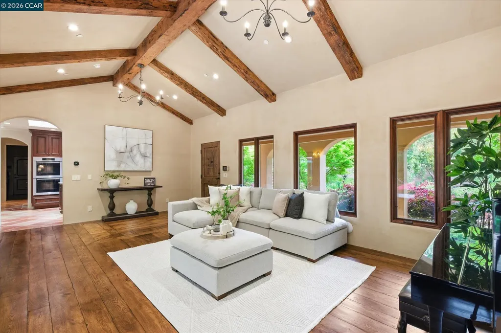 80 Rheem Boulevard Orinda CA 94563