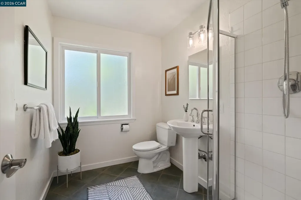 8 Westwood Court Orinda CA 94563