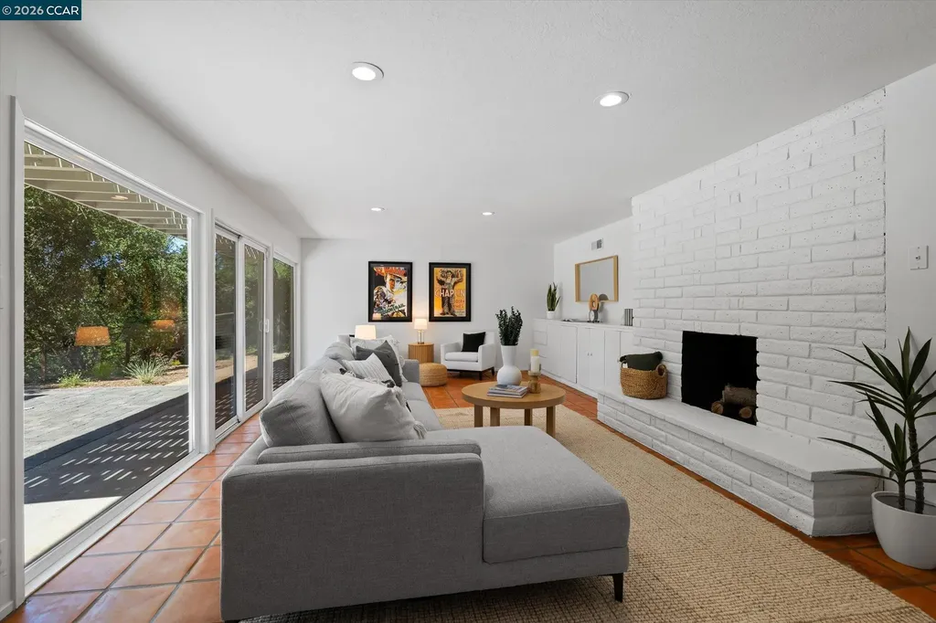 8 Westwood Court Orinda CA 94563