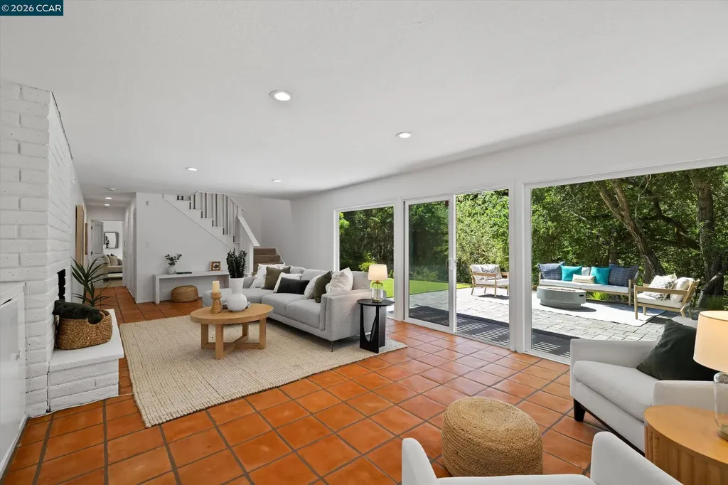8 Westwood Court Orinda CA 94563