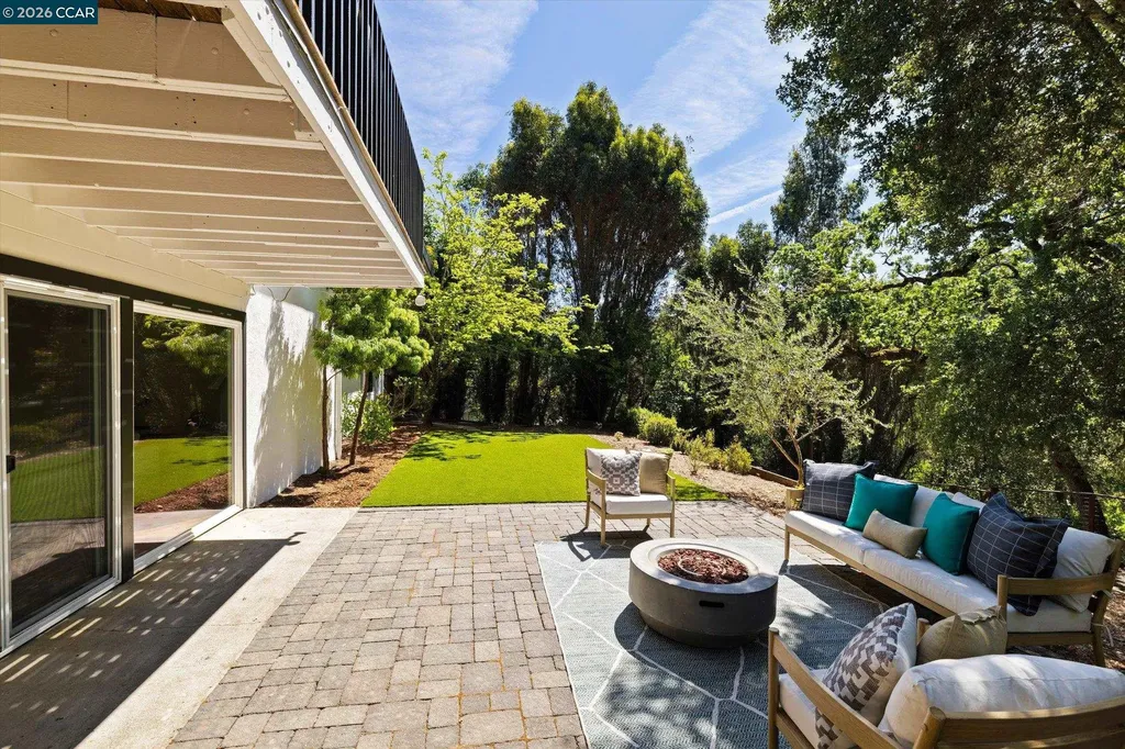 8 Westwood Court Orinda CA 94563