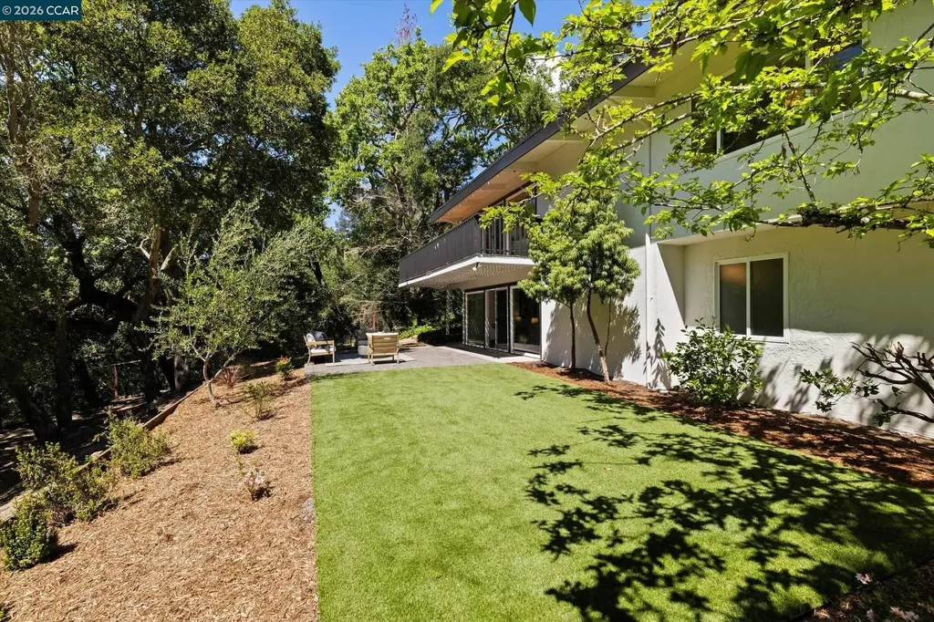 8 Westwood Court Orinda CA 94563