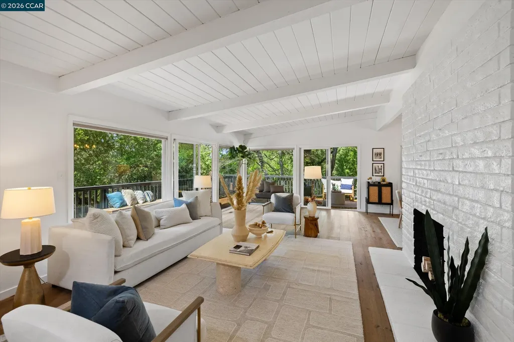 8 Westwood Court Orinda CA 94563
