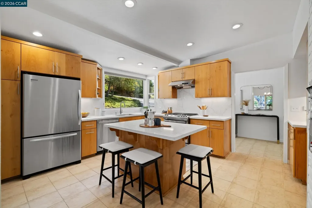 8 Westwood Court Orinda CA 94563