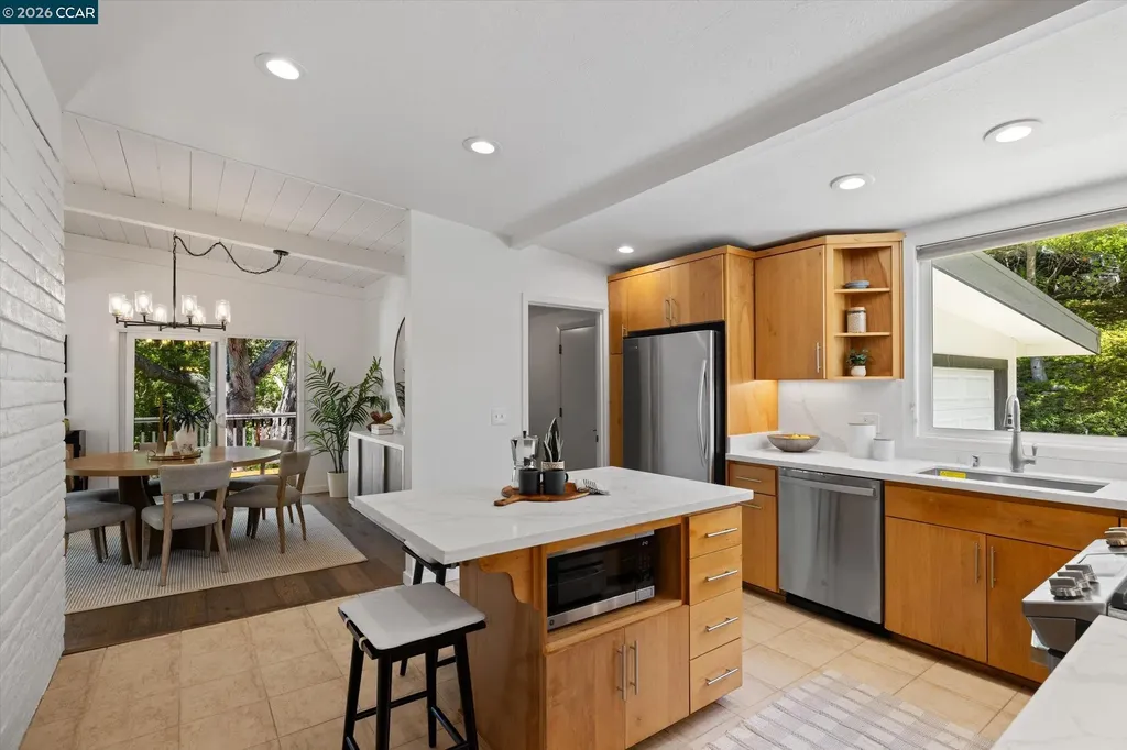 8 Westwood Court Orinda CA 94563