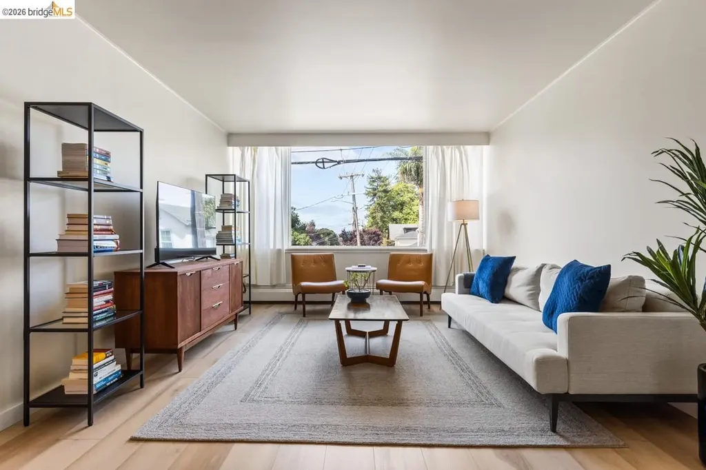 Berkeley CA, 2601 College Avenue, Unit 108