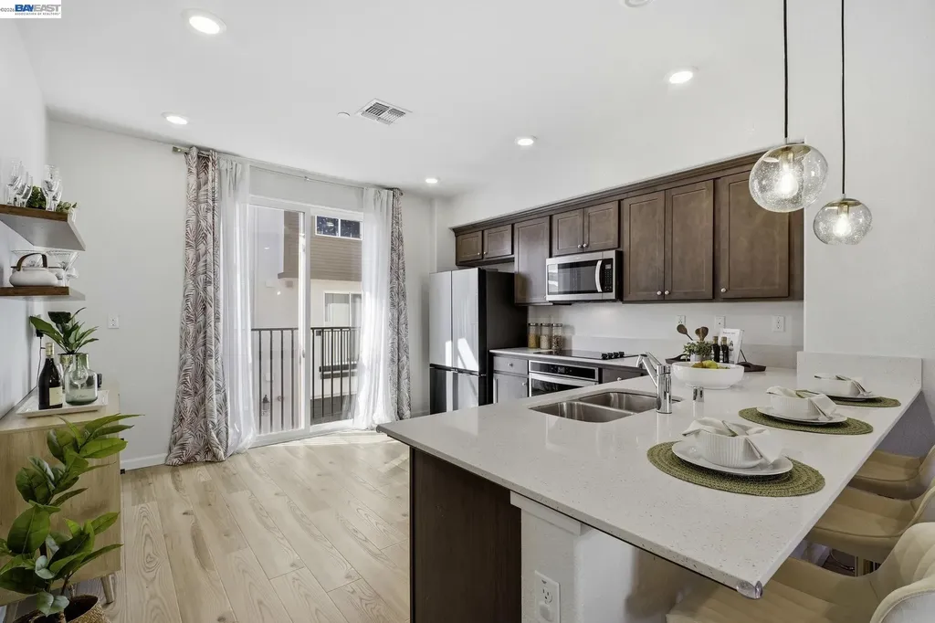 29741 Hansen Hayward CA 94544