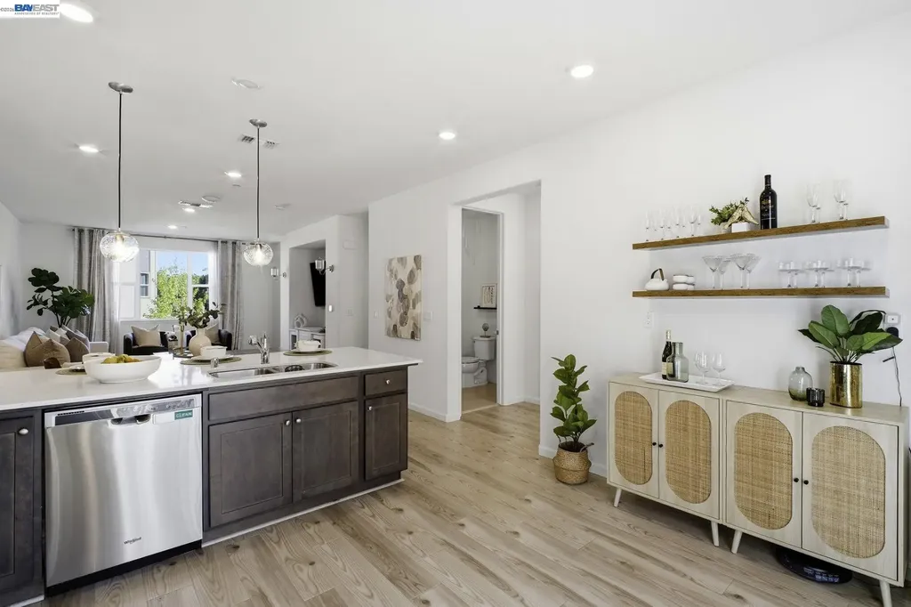 29741 Hansen Hayward CA 94544