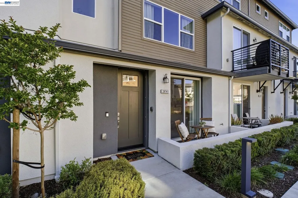 29741 Hansen Hayward CA 94544