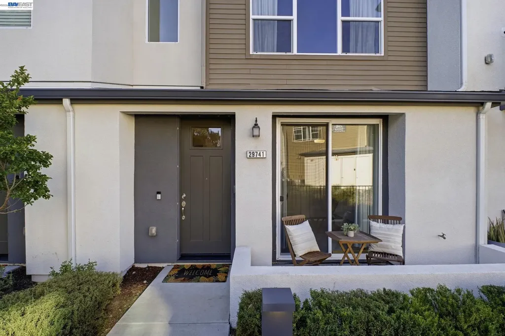 29741 Hansen Hayward CA 94544