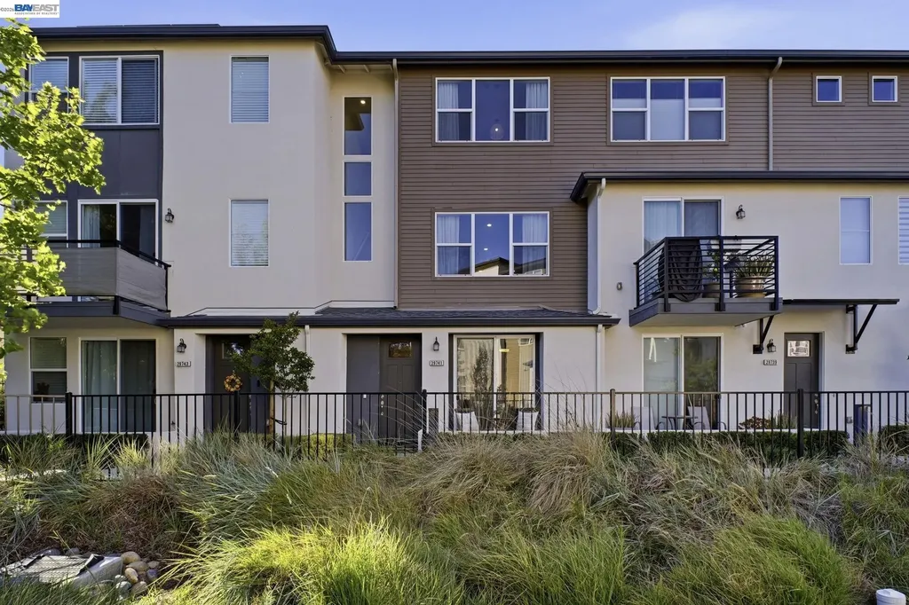 29741 Hansen Hayward CA 94544