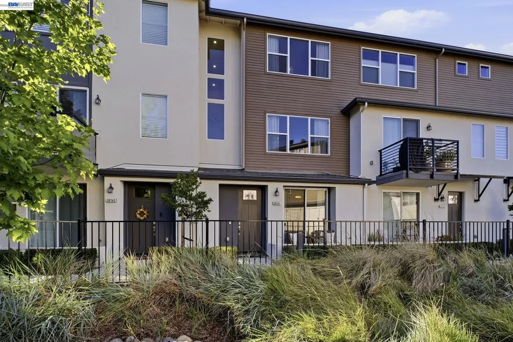 29741 Hansen Hayward CA 94544