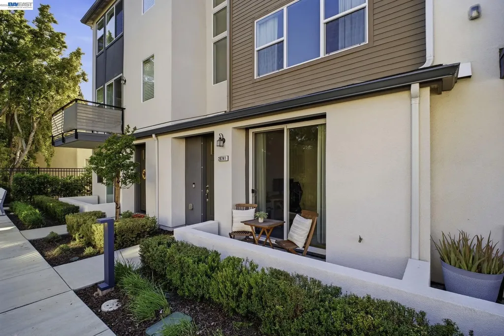 29741 Hansen Hayward CA 94544