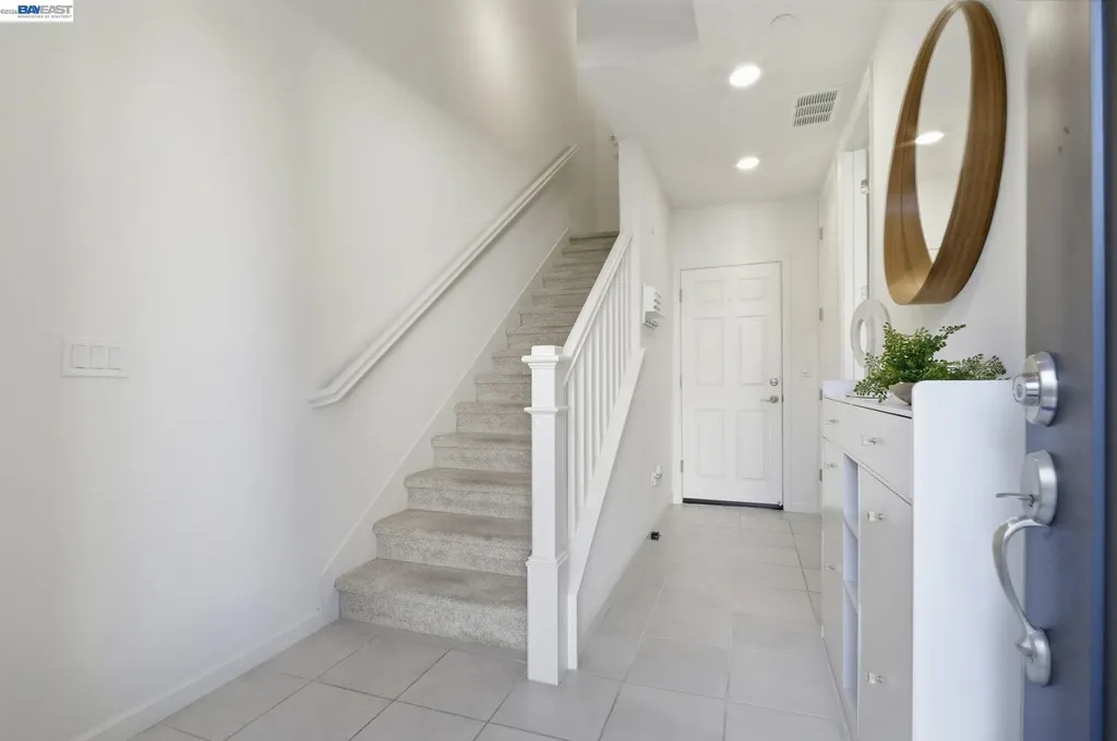 29741 Hansen Hayward CA 94544