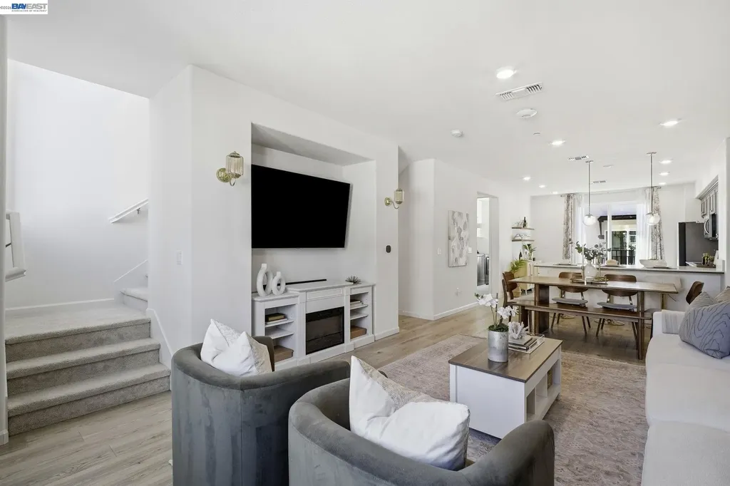 29741 Hansen Hayward CA 94544