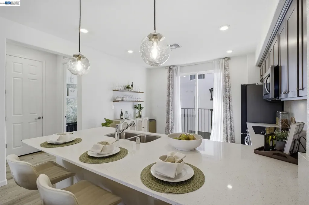 29741 Hansen Hayward CA 94544