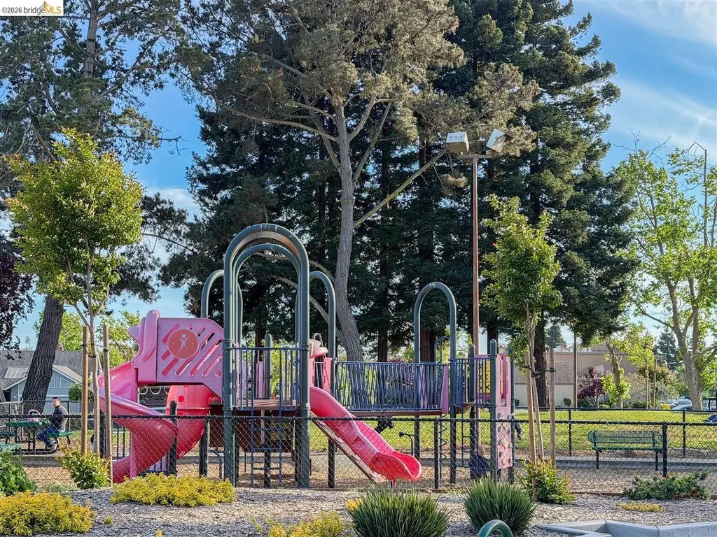 806 Ironwood Road Alameda CA 94502