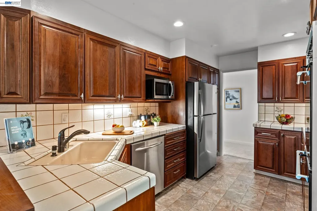4473 Hillsborough Drive Castro Valley CA 94546