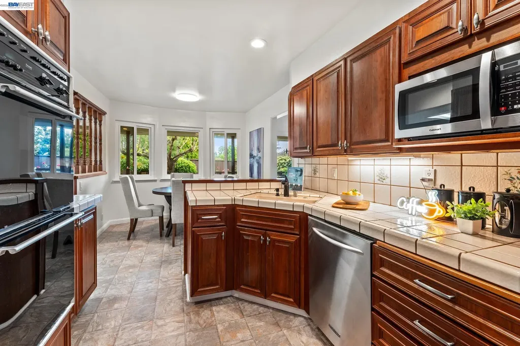 4473 Hillsborough Drive Castro Valley CA 94546