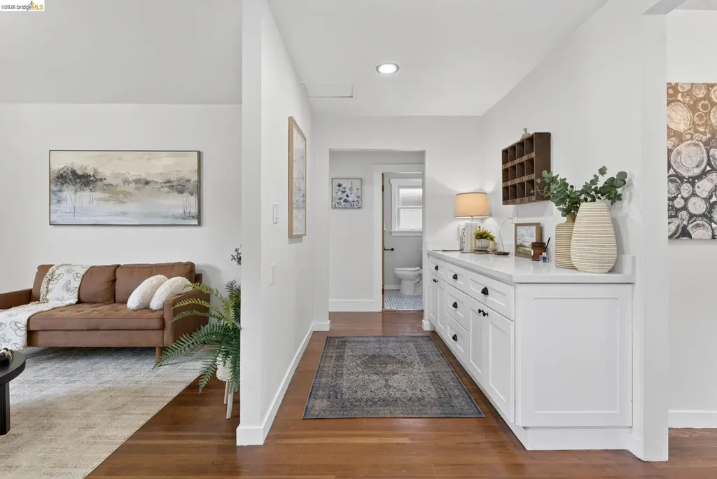 6301 Hillmont Drive Oakland CA 94605
