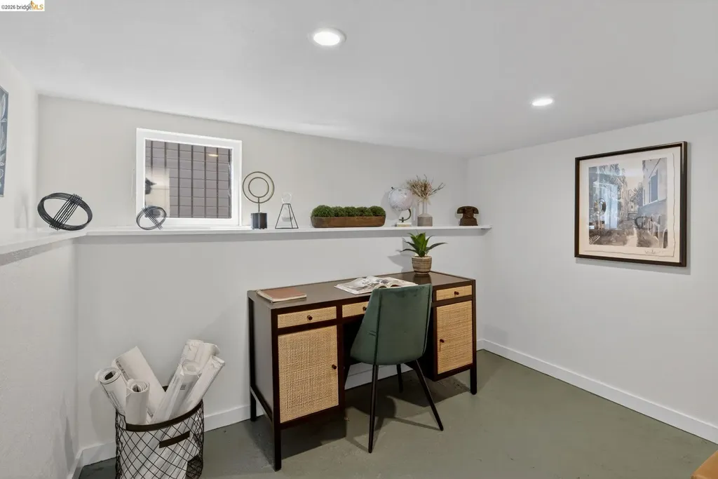 6301 Hillmont Drive Oakland CA 94605