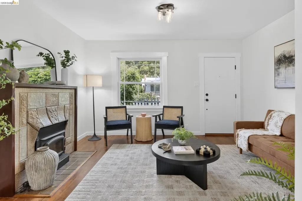 6301 Hillmont Drive Oakland CA 94605