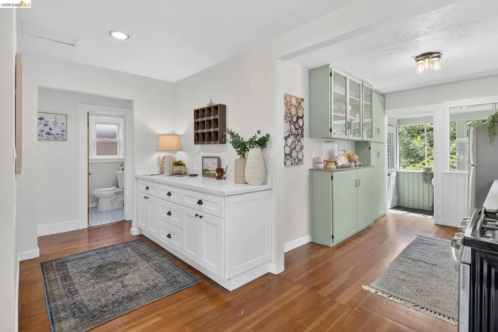 6301 Hillmont Drive Oakland CA 94605