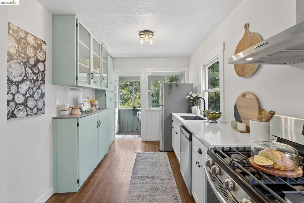 6301 Hillmont Drive Oakland CA 94605