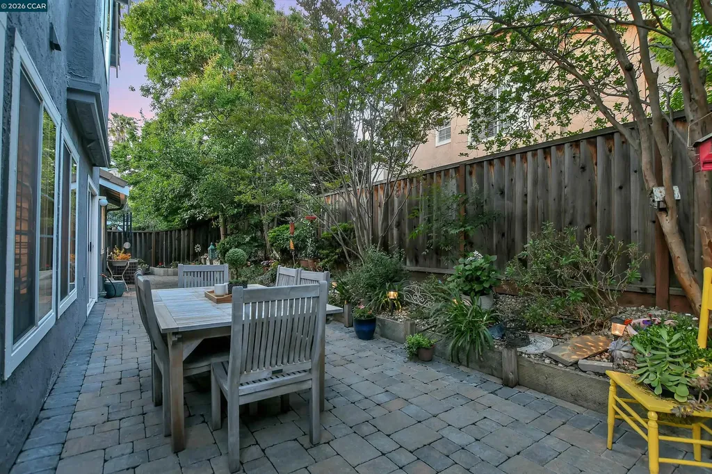 280 Brady Street Martinez CA 94553