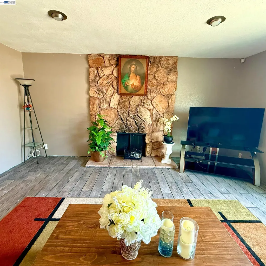 3912 San Juan Avenue Pittsburg CA 94565